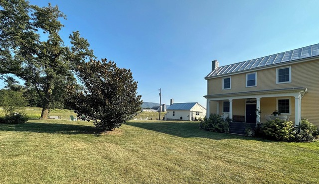 Shenandoah Farmhouse on the River with Sweeping Mountain Views. Pet Friendly.