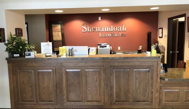 Shenandoah Inn & Suites