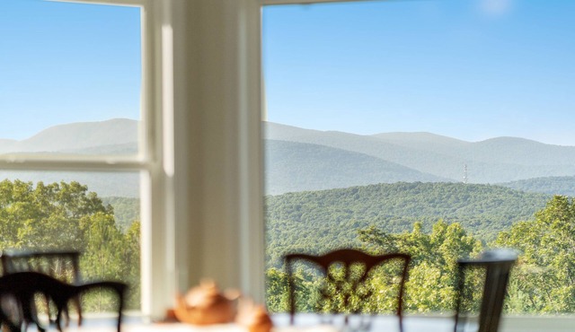 Shenandoah mountain view home King bed StarLink EV port river access 90 min DC