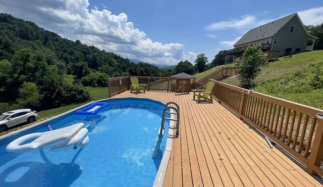 Shenandoah Serenity - Luxurious Mountain Cabin - Swimming Pool, Spa, Jacuzzi!