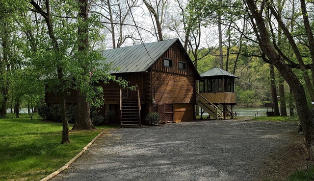 Shenandoah Shores Waterfront Log Cabin