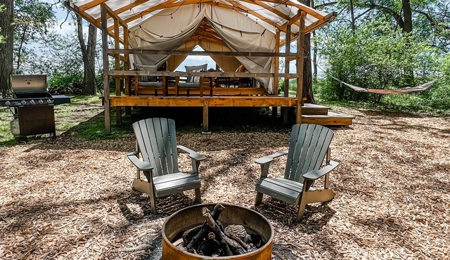 Shenandoah Valley Cozy Sunrise Glamping Tent