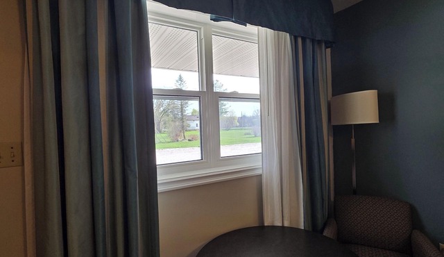 Shenstone Motor Inn