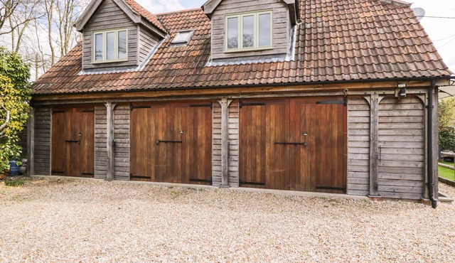 SHEPHARD’S RETREAT, pet friendly, with a garden in Charlton Mackrell