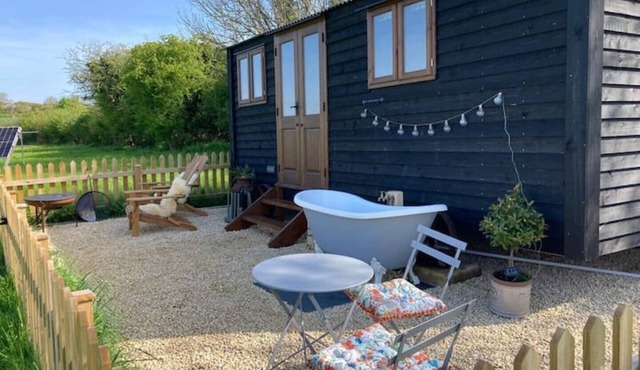 Shepherd Hut in Private Meadow With Outdoor Bath