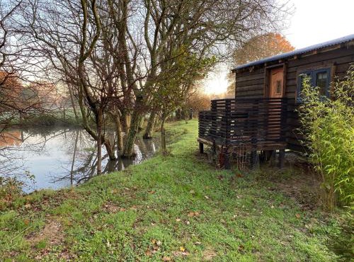 Shepherd Hut Lodge on Farm Waterside Goodwin Farm