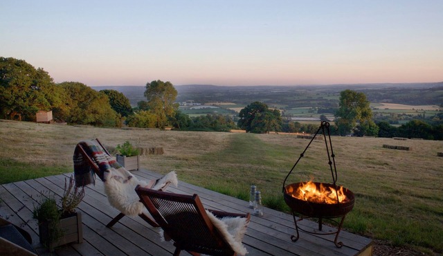 Shepherd Hut with free Hot Tub, Wifi and Breakfast Hamper.