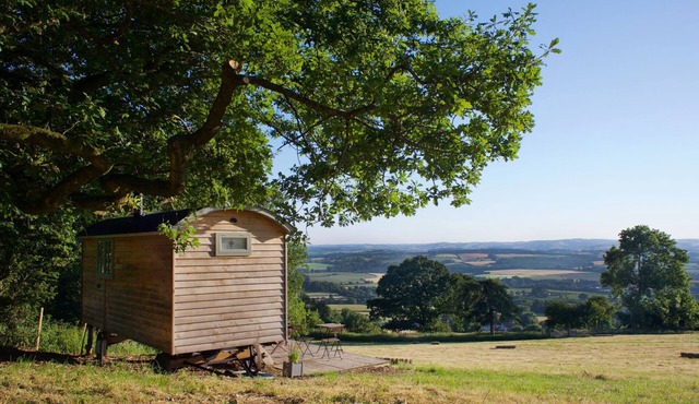 Shepherd Hut with free Hot Tub, Wifi and Breakfast Hamper.