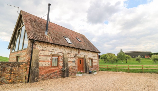 SHEPHERD'S BARN, pet friendly, with open fire in Milborne St Andrew