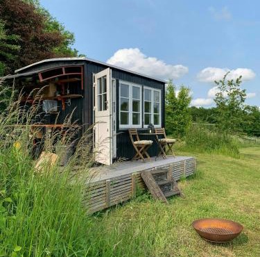 Shepherd's Hut With Lake View In Ollerup