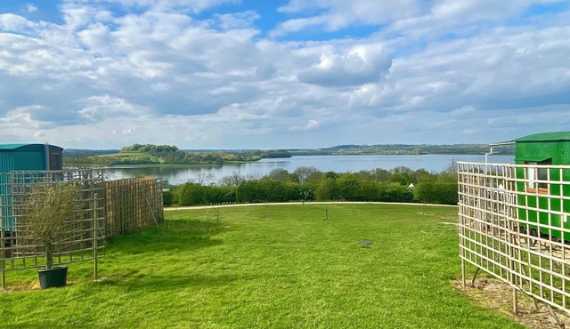 Shepherd's Hut With Wood-Fired Hot Tub And Epic Views Over Rutland Water