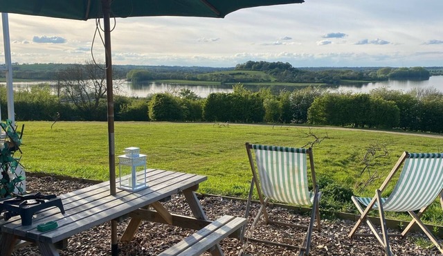 Shepherd's Hut With Wood-Fired Hot Tub And Epic Views Over Rutland Water