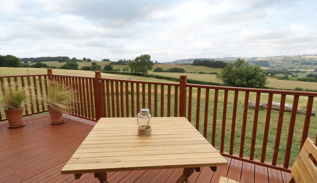 SHEPHERD'S VIEW, character holiday cottage in Minsterley
