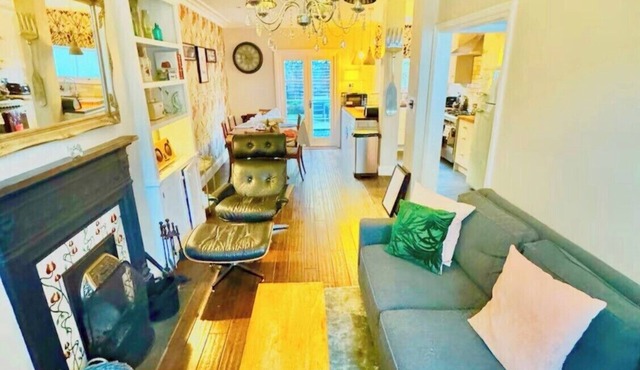 Shepherds Bush W12 Magical Townhouse nr Westfield