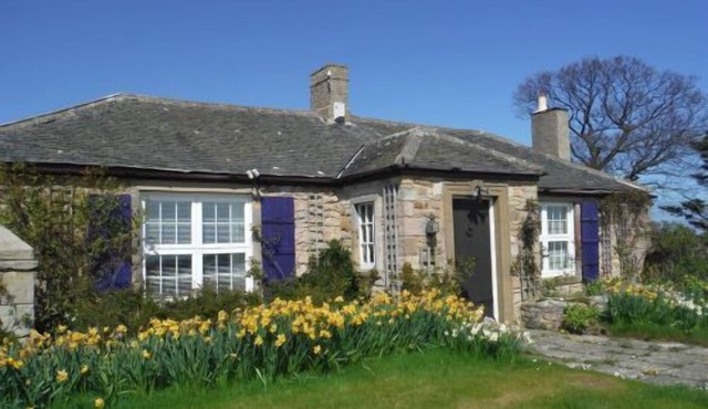 Shepherds Cottage - Spacious cottage with sea views