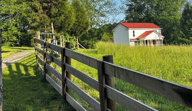Shepherd’s House on the Hill—Peaceful Getaway at River Cottage Farm - 3 Bedroom