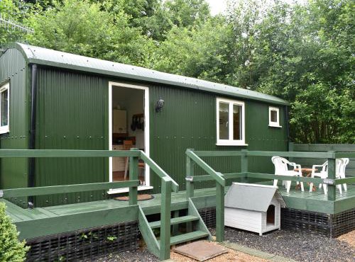 Shepherds Hut 3 At Laddingford - Uk32532