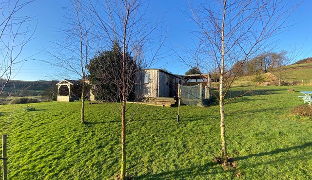 Shepherds Hut-hot tub hire-dog friendly-views