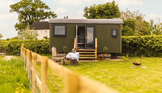 Shepherds Hut in rural meadow ~ Mulsford Cottage