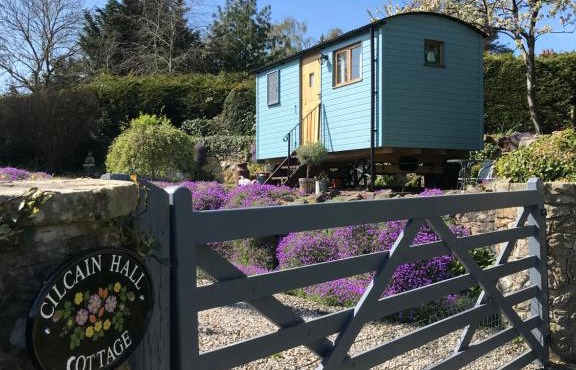 Shepherds Hut in the Hills - Nr. Mold