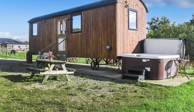 Shepherds Hut - UK50043