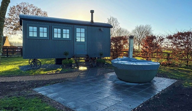 Shepherds Hut - UK49729