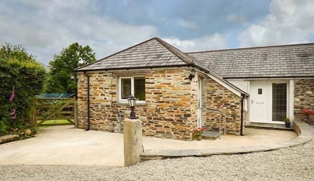 SHEPHERDS REST, pet friendly, with a garden in Jacobstow