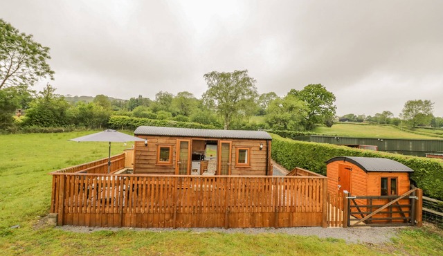 SHEPHERDS RETREAT, pet friendly, with a garden in Cleobury Mortimer