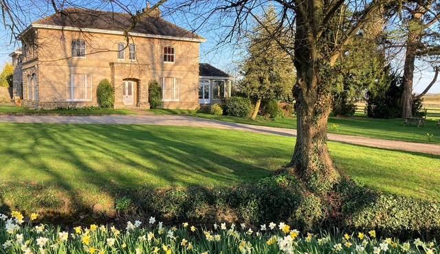 Shepherdshut-hot Tub-cotswolds-petfriendly