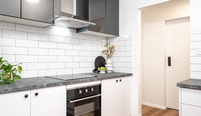 Shepparton Escape: Chic 3BR near Lake