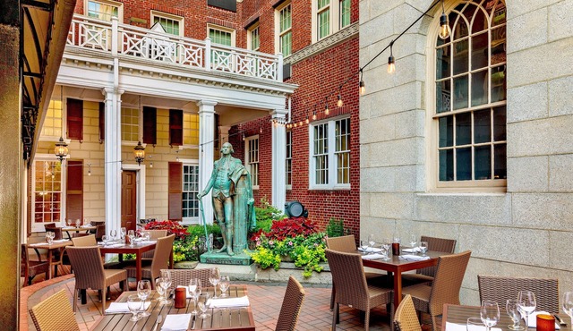 Sheraton Commander Hotel