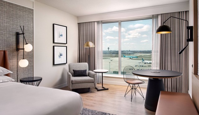 Sheraton Gateway Hotel In Toronto International Airport