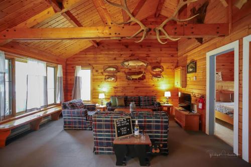 Sherbrooke Lake Cottage with Private Beach