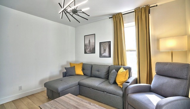 Sherby LUX: Central, Parking, Renovated, Sleeps 6