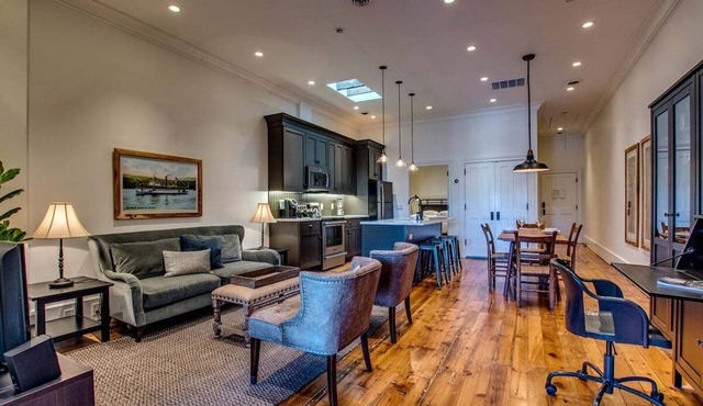 Sheridan House-The Suite-gorgeous downtown apt