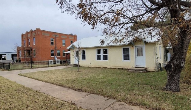 Sheriff`s House next to Jailhouse