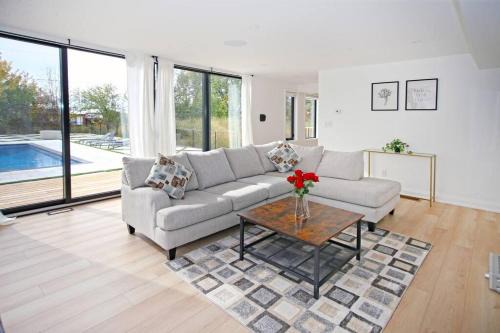 Sherkston Bliss - Hot Tub Soaks & Backyard BBQ Fun