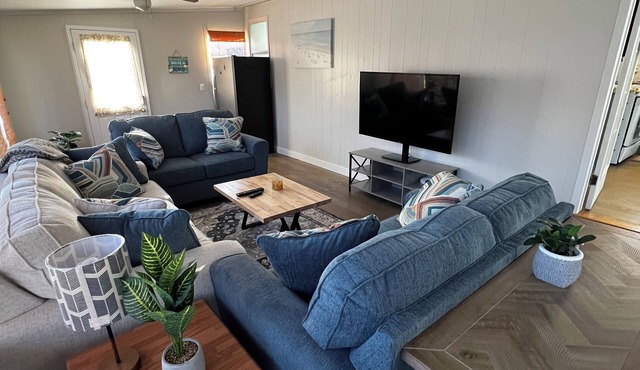 Sherkston shore Resort - cozy comfortable and sleeps 8