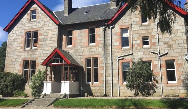 Sherramore Lodge - a lodge that sleeps 19 guests in 10 bedrooms