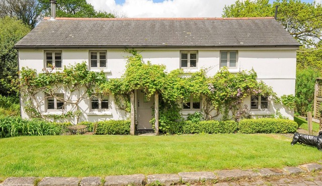 SHERWELL FARM COTTAGE, family friendly, with open fire in Drakewalls