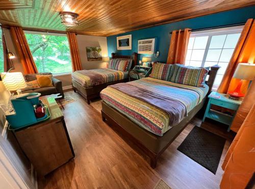Sherwood Court Cottages & Guest Rooms