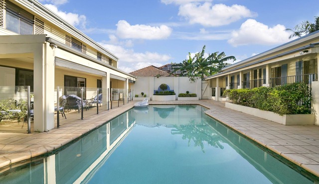 Sherwood House - Large Family Home, Pool, Pets!