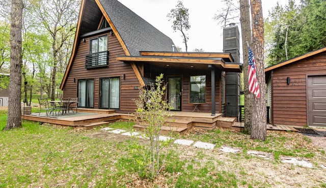 Sherwood Retreat Modern A-Frame sleeps 6 Town of Rome, WI with Lake Sherwood Access