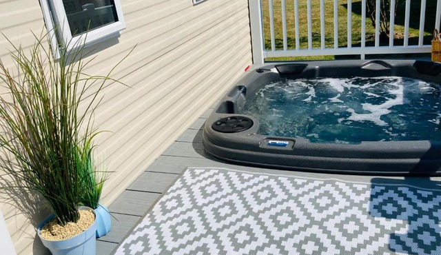 Sherwood Retreat Stunning Modern Hot Tub Holiday