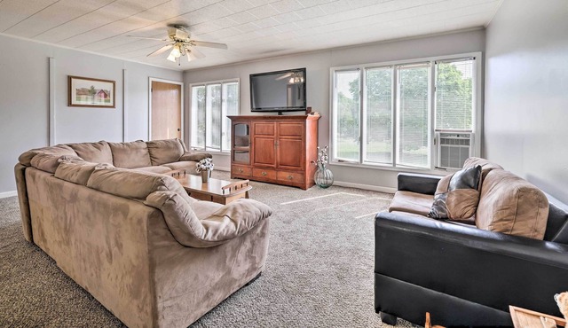 Shickshinny Apt w/ Yard ~ 9 Mi to State Park!