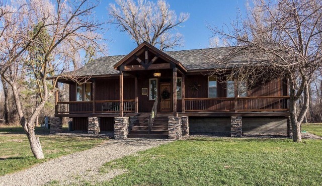 Shields Riverbend Ranch - North of Livingston on the Shields River with views