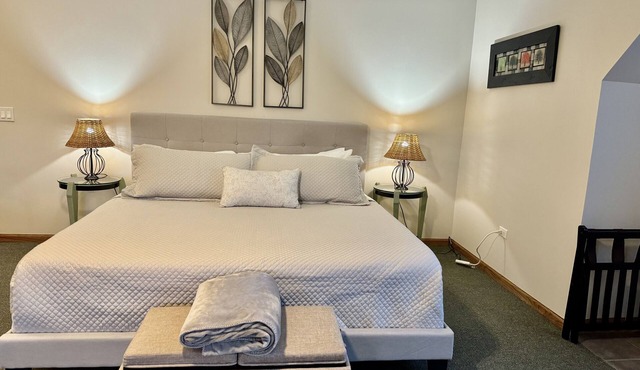 Shiloh Place - Stylish Studio Two Minutes Off I90