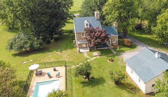 Shiloh, Shiloh Renovated Farm House in Purcellville