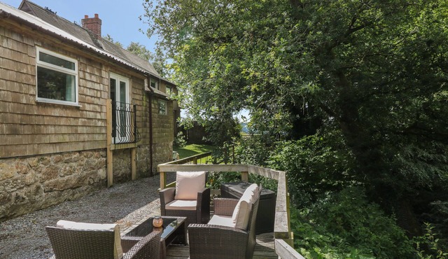 SHILSTONE LODGE, pet friendly, character holiday cottage in Chagford