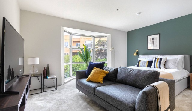 Shimmering South Beach Studio w/3 Pools, 2mins to Muni by Blueground